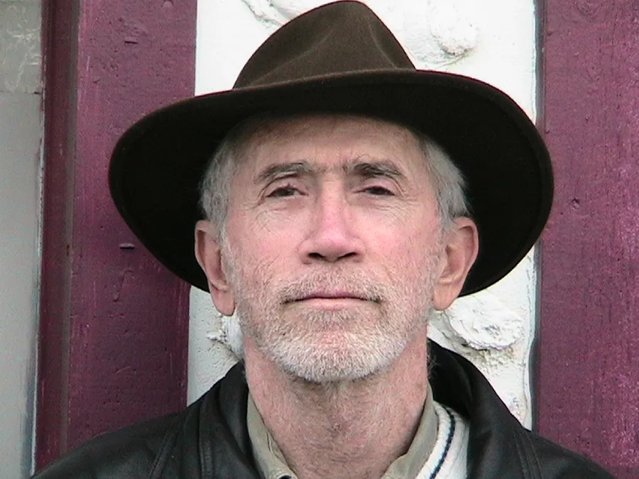 Max Ochs in a brimmed hat