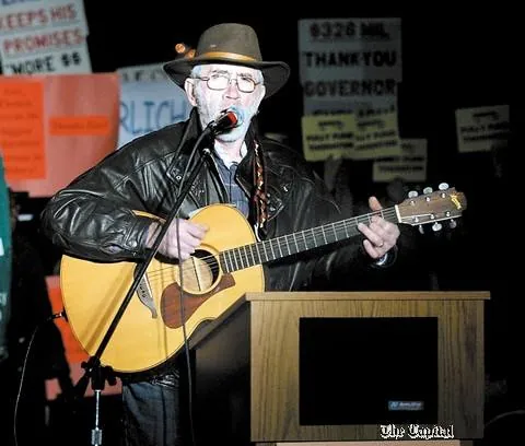 Max Ochs performing with guitar